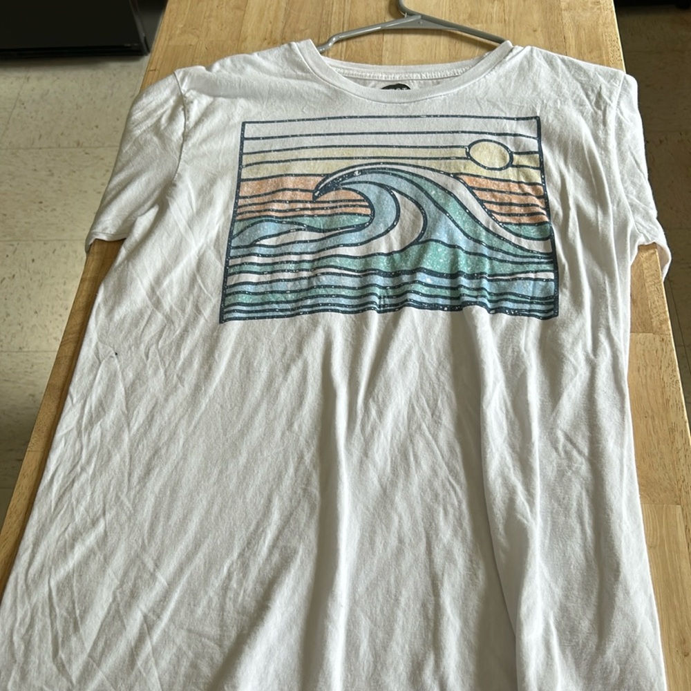 Graphic Tee 🔴